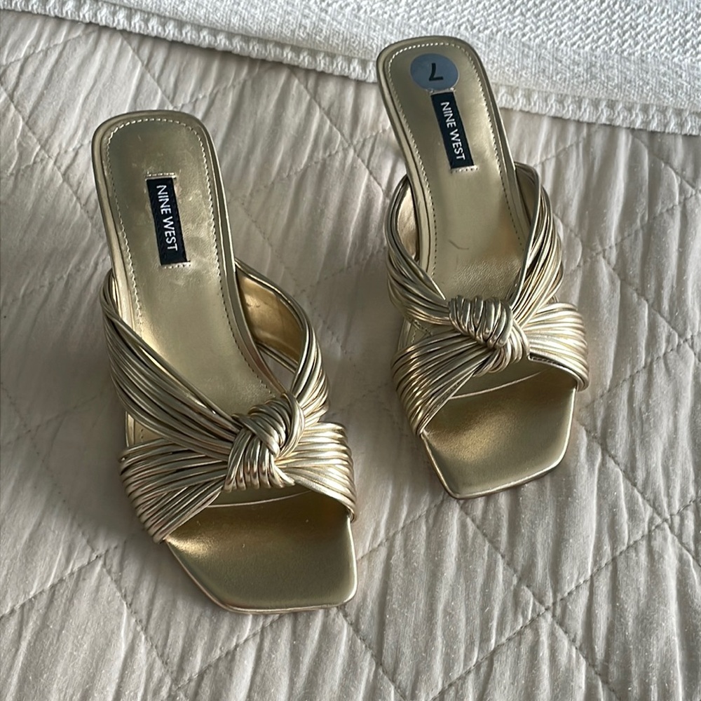 Nine West gold sandals shoes 7